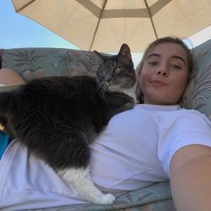 Meet your Posher, Lydia